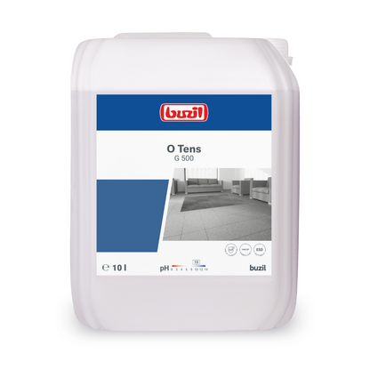 Este ilustrat un recipient de 10 litri Buzil O Tens G 500 Detergent universal fără surfactanți pe bază de citrat de la BUZIL-WERK Wagner GmbH & Co. KG. Eticheta prezintă logo-ul mărcii, numele produsului și o imagine a unei pardoseli cu gresie. Evidențiază formula pe bază de citrat pentru suprafețele cu recontaminare redusă și indică valoarea pH-ului alături de simboluri ecologice.