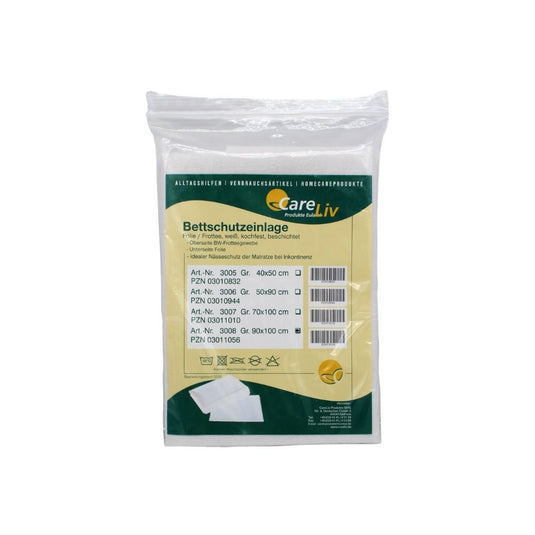 O folie de protecție pentru pat CareLiv sigilată, 90 x 100 cm, din folie/bumbac frotat (alb), produsă de CareLiv Produkte OHG pentru incontinență, cu informații despre produs și coduri de articol pe o etichetă germană galben-albă. Pachetul conține 1 bucată.