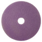 Eine runde, lila Twister Pad Lila von Diversey Deutschland GmbH & Co. OHG mit rauer Textur und Mittelloch, konzipiert für die Unterhaltsreinigung von beschichteten Hartböden, dargestellt von oben auf weißem Hintergrund.