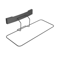 Cadrul de suport pentru mop Di Protect, unghiular, de la Diversey Deutschland GmbH & Co. OHG este un suport de perete negru, dreptunghiular, cu design unghiular și cadru din sârmă pentru agățarea sau susținerea obiectelor.