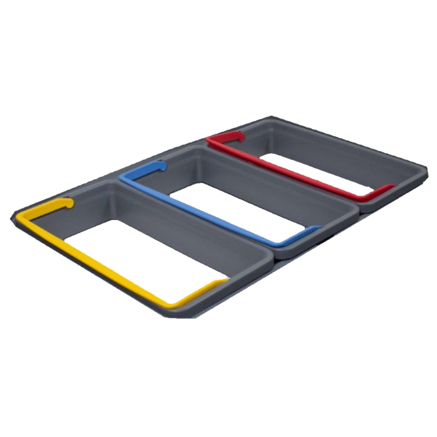 Trei coșuri gri Di Protect pentru sortarea triplă a deșeurilor de la Diversey, pentru căruciorul TASKI Protect, sunt aliniate unul lângă altul cu margini galbene, albastre și roșii (de la stânga la dreapta) pe un fundal alb. Pachetul conține 1 bucată.