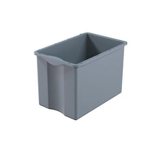 Un sertar gri, dreptunghiular de 40L Di Protect de la Diversey Deutschland GmbH & Co. OHG pentru căruciorul TASKI Protect este prezentat gol pe un fundal alb.