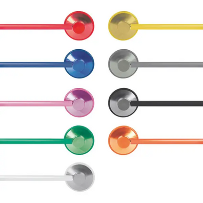 Nouă cabluri colorate cu conectori rotunzi, fără latex și nichel, sunt aranjate în două coloane pe un fundal alb. Culorile – roșu, galben, albastru, gri, roz, negru, verde, portocaliu și alb – sunt la fel de izbitoare ca vopseaua unui stetoscop cu cap plat model Sora de la Servoprax GmbH.