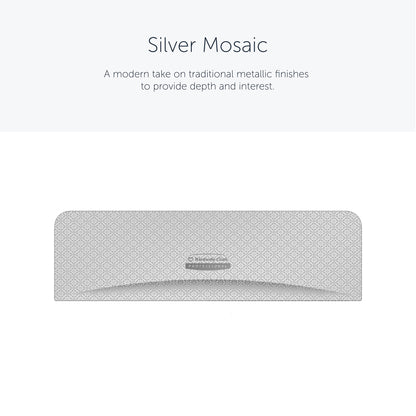 Das rechteckige Muster "Silver Mosaic" zeigt ein hellsilbernes geometrisches Muster, das von der Kimberly-Clark Professional™ Icon™ Dispenser Faceplate - SRBH (32,39 x 10,80 x 3,18 cm) der Kimberly-Clark GmbH inspiriert ist, auf einem einfarbig weißen Hintergrund mit Text darüber.