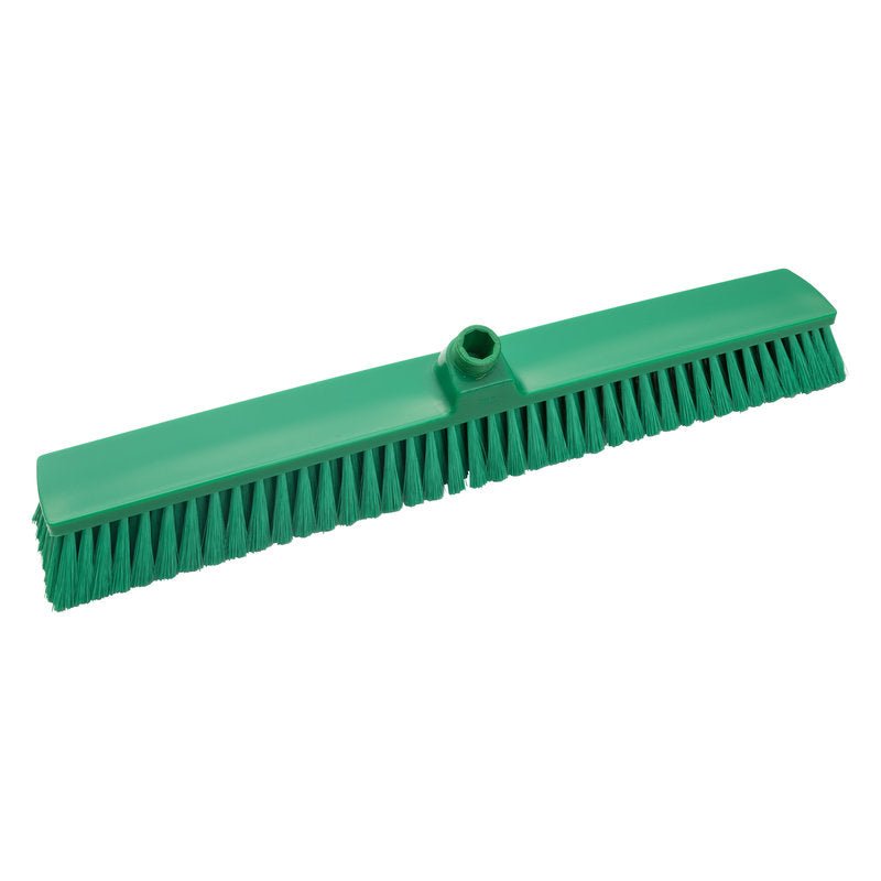 MĂTURA PENTRU SPAȚII MARI, NECURĂȚATĂ, ø 0,25MM MOALE, 600MM de la Haug Bürsten KG este un cap de mătură verde cu peri moi și o priză centrală pentru fixarea cozii, potrivită pentru curățenia industrială.
