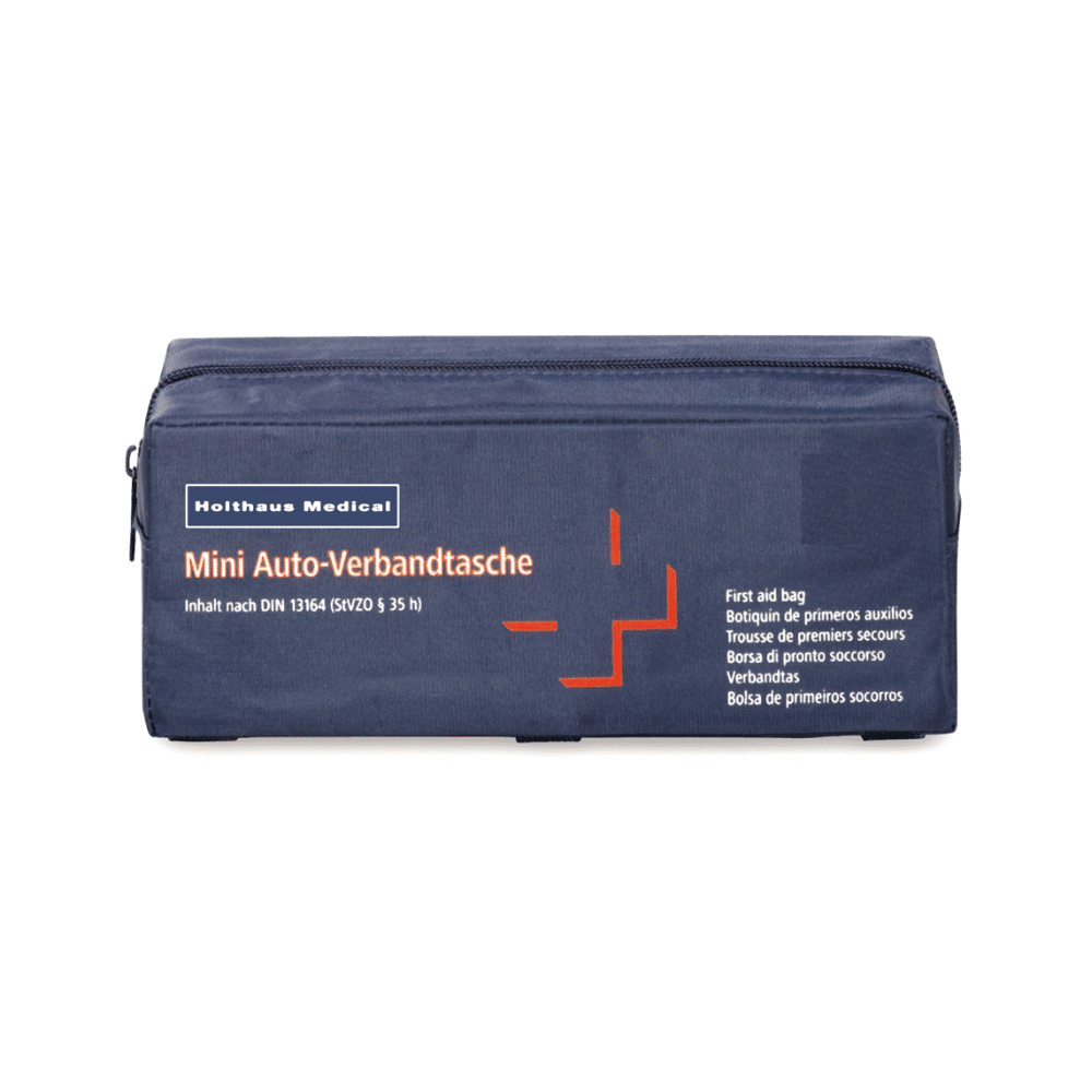 Die Holthaus Medical Mini-Verbandtasche Auto, hergestellt von Holthaus Medical GmbH & Co. KG, ist eine blaue Erste-Hilfe-Tasche, die den DIN-Normen 13164 entspricht. Sie ist rechteckig und mit einem Reißverschluss versehen und verfügt über Beschriftungen in Deutsch, Englisch, Französisch und Spanisch. Die sichtbare Beschriftung umfasst „Mini Auto-Verbandtasche“ und „Erste-Hilfe-Tasche“ und ist somit ideal für alle Auto-Notfälle.