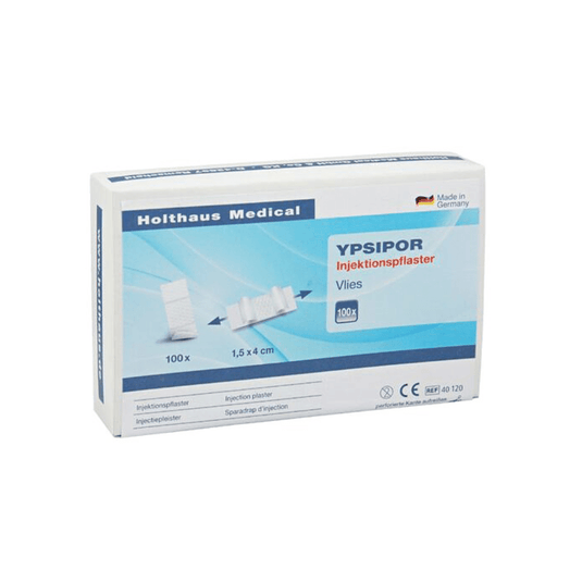 Este expusă o cutie de plasturi injectabili Holthaus Ypsipor, produsă de Holthaus Medical GmbH & Co. KG. Ambalajul, predominant alb cu accente albastre, conține 100 de plasturi cu dimensiunile de 1,5 x 4 cm. Cutia conține un text în limba germană și o imagine a plasturilor.