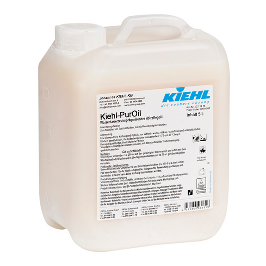 Ein 5-Liter-Kanister Kiehl-PurOil wasserbasiertes imprägnierendes Pflegeöl Ecolabel der Johannes Kiehl KG mit Griff und Schraubverschluss, weißem Etikett mit Produktinformation, Sicherheitsangaben, Ecolabel-Zertifizierung und deutschem Branding. Verpackt als 2 Flaschen in einem Karton.