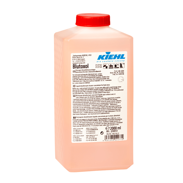 O sticlă dreptunghiulară de 2 litri de la Johannes Kiehl KG Kiehl Blutoxol Concentrat lichid de detergent dezinfectant cu capac roșu cu filet și etichetă albă multilingvă pentru domeniul alimentar. Îndepărtează bacteriile, virușii și ciupercile.