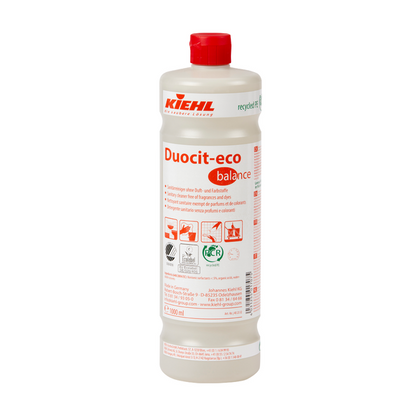 O sticlă de plastic de 1 litru Johannes Kiehl KG Kiehl Duocit-eco balance Sanitärreiniger fără parfum și coloranți cu capac roșu și etichetă albă cu informații despre produs roșii și negre, simboluri și instrucțiuni de utilizare.