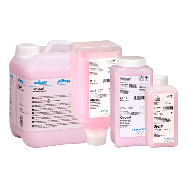 Patru recipiente de loțiune de spălat pe mâini Kiehl Opysat de la Johannes Kiehl KG (1-5L) cu capac alb și etichete detaliate oferă o curățare delicată a mâinilor, neutră pentru pH. Numele de marcă "Kiehl" este clar vizibil pe fiecare recipient.