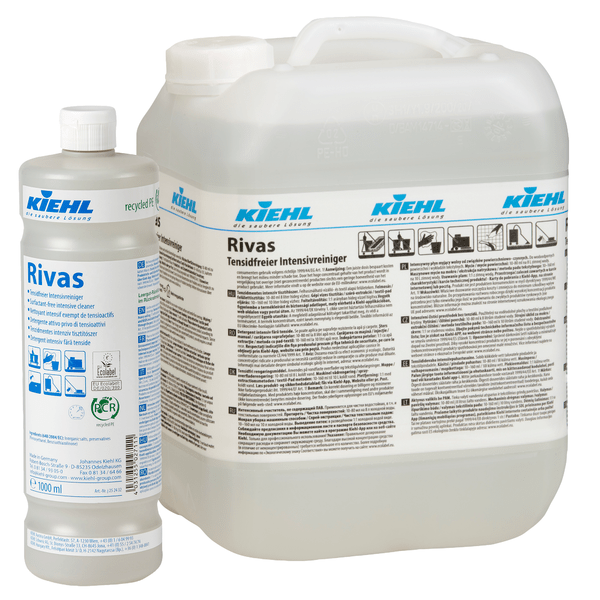 Sunt prezentate o sticlă de 1 litru și un canistru mai mare de Kiehl Rivas Detergent intens fără surfactanți de la Johannes Kiehl KG, ambele cu etichetă albă și branding albastru pentru acest detergent fără surfactanți pentru diferite suprafețe.