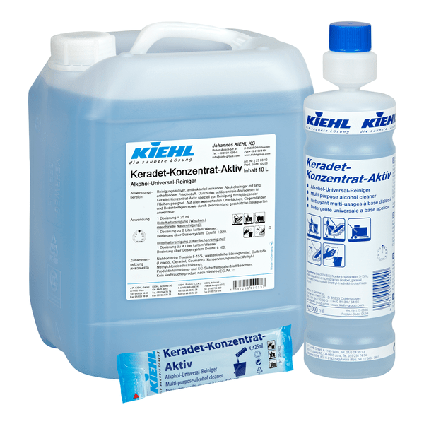 Două recipiente (un bidon de 10 litri și o sticlă mai mică) și un sac albastru de unică folosință Kiehl Keradet-Aktiv Curățător Universal cu Alcool al Johannes Kiehl KG, cu etichetă în germană și potrivit pentru toate suprafețele.
