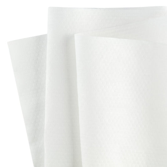 Drei weiße WypAll® X70 PowerClean-Handtücher der Kimberly-Clark GmbH sind überlappend abgebildet und zeigen ihr dezentes Muster und ihre Eignung für die industrielle Reinigung. Jede BRAG™ Box enthält 200 Blatt, ideal für schwierige Reinigungsaufgaben.