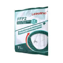 Abgebildet ist eine versiegelte Verpackung von Leikang® FFP2 NR Atemschutzmaske, ohne Ventil (1 Stück). Die weiß-grüne Auslaufartikel-Verpackung zeigt Produktinformationen, Zertifizierungen und ein durchsichtiges Fenster, das die gefaltete Maske im Inneren zeigt.