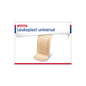 Cutia cu plasturi Leukoplast® Universal Strips de la BSN Medical GmbH prezintă pe partea din față un singur plasture bej. Designul constă dintr-un fundal alb cu accente roșii și albastre și numele mărcii în partea de sus. Aceste plasturi sunt rezistente la apă și murdărie și oferă protecție de încredere.