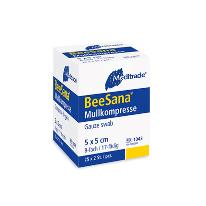 O cutie de comprese de tifon BeeSana® de la Meditrade GmbH cu design alb și albastru și inscripție în germană, care indică o dimensiune de 5 x 5.