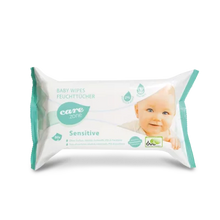 Eine Packung Dr. Schumacher CAREZONE BABYWIPES SENSITIVE (80 Tücher) der Dr. Schumacher GmbH mit weißem und blaugrünem Design, einem lächelnden Babygesicht und zweisprachigem Text in Deutsch und Englisch, ideal für empfindliche Babyhaut.