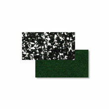 Două tampoane dreptunghiulare Arcora Pu-Handpads de la Arcora International GmbH (cutie de 10) pentru curățenia clădirilor se suprapun pe un fundal alb: tamponul de sus este negru cu pete albe, iar cel de jos este verde închis uni.