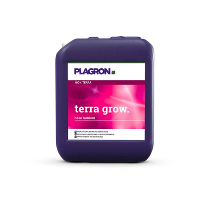 Un recipient violet cu Plagron Terra Grow de la Bertels B.V. este prezentat cu o etichetă albă și o secțiune roz, subliniind rolul său în promovarea unei creșteri mai rapide a plantelor în faza de creștere.