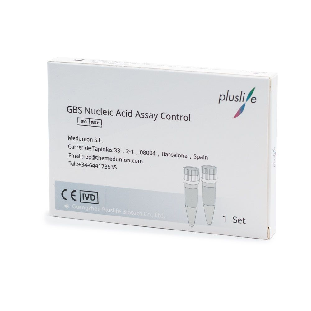 Pachetul cu inscripția „Pluslife GBS (Strep B) Kit de control PCR al acidului nucleic” conține informații de contact pentru Medunion S.L. din Barcelona, Spania, și Guangdong Pluslife Biotech Co., Ltd. Acest kit conceput pentru teste PCR conține controale de testare pentru Streptococcus agalactiae cu două sticluțe mici ilustrate pe ambalaj.
