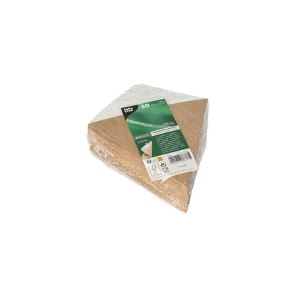 Un set de conuri de cartofi prăjiți „pure“ PAPSTAR cu colț pentru sos din resurse regenerabile este ambalat într-o folie transparentă de plastic. Ambalajul este prevăzut cu o etichetă verde cu informații despre produs și cod de bare. Containerele ToGo triunghiulare maro/alb au dimensiunile de 19,5 cm x 16,5 cm și pot conține până la 100 g.