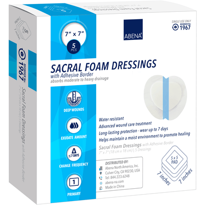 O cutie cu pansamente din spumă sacrală Abena, 7 "x7", 5 bucăți, rezistente la apă, cu o durabilitate de 7 zile pentru răni adânci. Împreună cu sacii de gunoi Abena Re-Seller GmbH de 125L LDPE (800x1000mm, albastru, rolă de 25) pentru eliminarea sigură; producătorul este arătat.