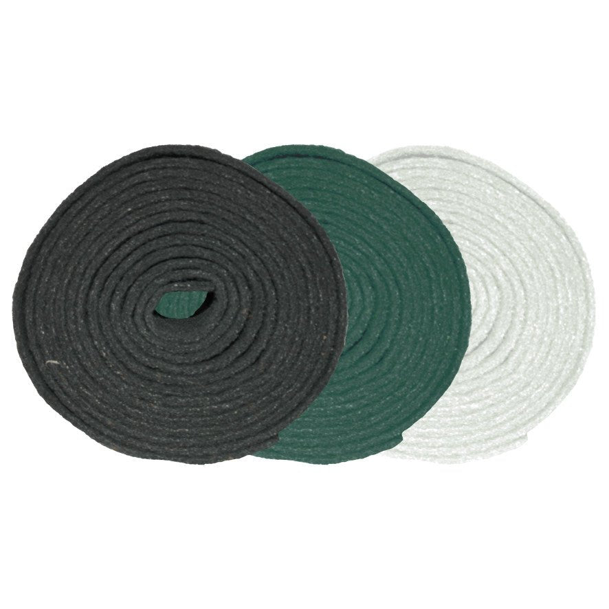 Trei role Arcora ROLLENWARE HANDPAD 5000 x 150 mm de la Arcora International GmbH sunt ilustrate în culorile negru, verde și alb pe un fundal alb - perfecte pentru diverse aplicații de curățare sau legare.