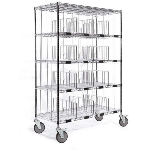 Der Novocal Sortierregalwagen verfügt über vier Präzisionsstahl-, vernickelte und hochglanzverchromte Fachböden mit vertikalen Trennwänden für eine vielseitige Organisation. Seine großen Räder sorgen für hervorragende Mobilität in jeder Umgebung.