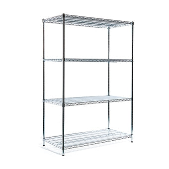 Die Novocal Standregal Anbaueinheit ist ein vierstöckiges Regal aus vernickeltem und hochglanzverchromtem Präzisionsstahl, mit verstellbaren Einlegeböden und offenem Design, dargestellt auf vier Beinen vor einem schlichten weißen Hintergrund.