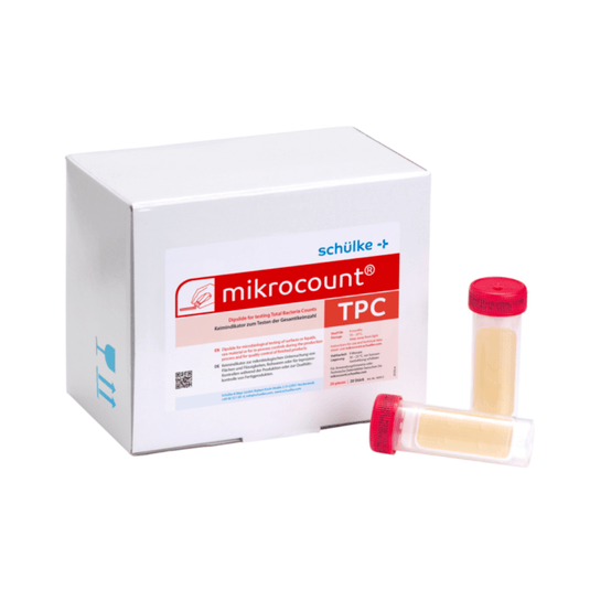O cutie albă cu inscripția „Schülke & Mayr GmbH Mikrocount® TPC, mediu de cultură | Pachet (20 bucăți)”, cu un logo și o descriere a produsului, alături de două flacoane pentru teste microbiologice, unul cu capac galben, celălalt cu capac transparent.