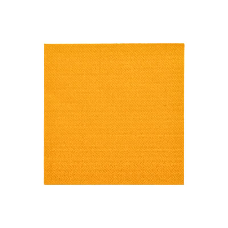 Un șervețel portocaliu pătrat din „ROYAL Collection“ PAPSTAR 1/4 pliuri 40 cm x 40 cm ale PAPSTAR GmbH se evidențiază bine pe un fundal alb și adaugă o notă elegantă decorului mesei dumneavoastră.