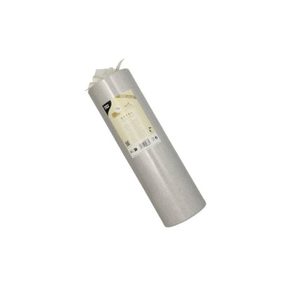 Un sul PAPSTAR material similar cu față de masă, amestec PV-Tissue „Colecția ROYAL“ de la PAPSTAR GmbH este etichetat elegant cu informații despre produs. Sulul stă vertical pe un fundal alb simplu și își arată compoziția de amestec de pulpă-viscoză-tesut de înaltă calitate.