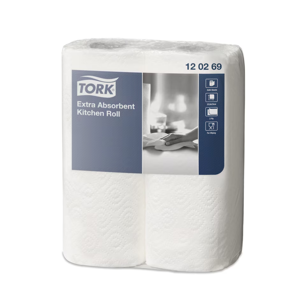 Un carton cu 24 de role Tork 120269 prosoape de bucătărie extra-absorbante Premium cu 2 straturi de la Essity Professional Hygiene Germany GmbH arată logo-ul mărcii și detalii despre produs, simbolurile indicând construcția de înaltă calitate cu două straturi. Rolele albe au un model discret în relief.