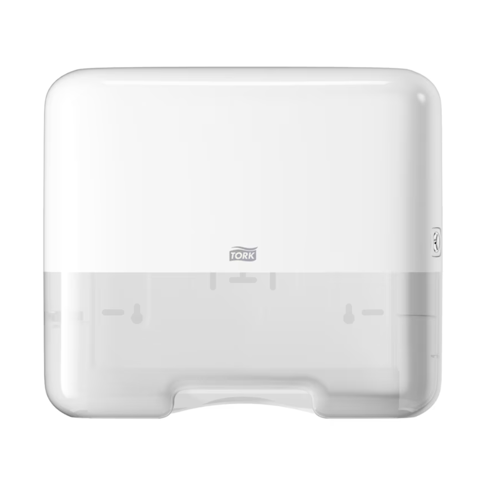 Dispenserul mini Tork 553100 pentru prosoape de mâini în zig-zag Elevation H3 de la TORK - Essity Professional Hygiene Germany GmbH este un dispenser alb, dreptunghiular, pentru prosoape de hârtie, cu o parte inferioară translucidă. Acesta are un mic logo în mijloc și întruchipează eleganța simplă și funcțională, caracteristică designului Elevation. Astfel, este ideal pentru distribuirea eficientă a prosoapelor de hârtie în zig-zag.