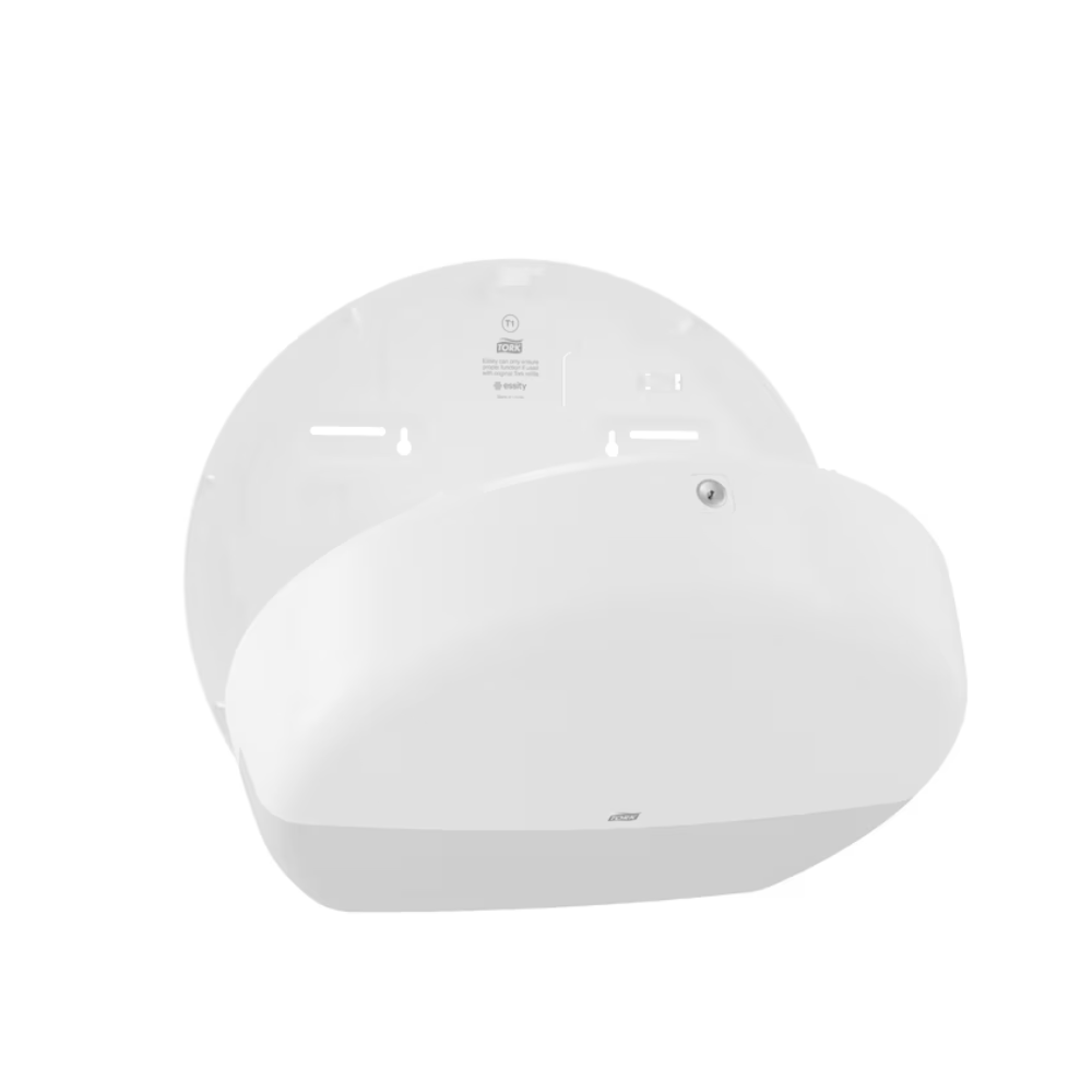 Dispenserul Tork 554000 pentru hârtie igienică Jumbo Elevation T1, conceput pentru toalete cu trafic intens, este un dispenser alb montat pe perete cu un capac rotunjit. Dispenserul este prezentat deschis pentru a arăta compartimentul său interior, care are crestături și găuri pentru o instalare ușoară. Este o alegere excelentă pentru gestionarea eficientă a hârtiei igienice Jumbo.
