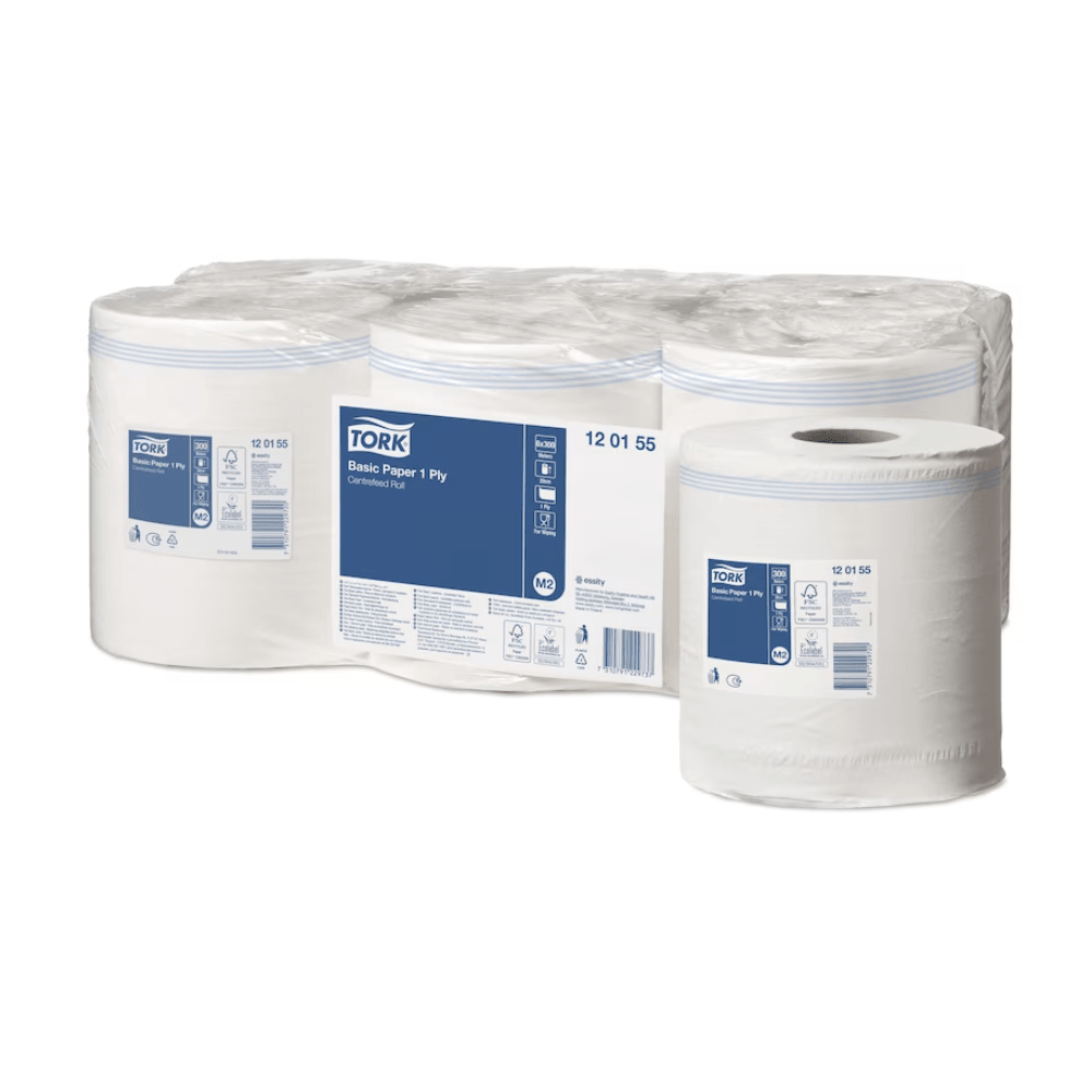 Expuse sunt prosoapele de hârtie Tork 120155 Standard Universal, disponibile într-o cutie cu șase role M2 cu un singur strat. Rolele sunt ambalate atractiv într-un ambalaj alb cu etichete albastre-albe cu marca TORK de la Essity Professional Hygiene Germany GmbH. O rolă este plasată separat în față pentru o vizibilitate mai bună.