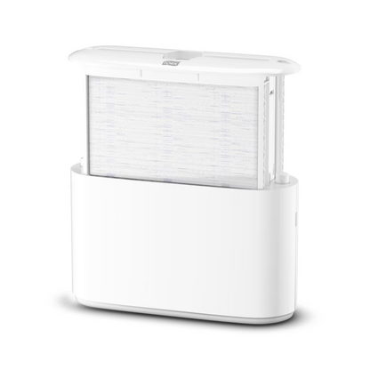 Distribuitorul de masă Tork Xpress® 552200 pentru prosoape multifold Elevation H2 de la TORK - Essity Professional Hygiene Germany GmbH impresionează printr-un design subțire și minimalist, cu un filtru vizibil integrat în bază. Filtrul poziționat vertical îmbunătățește estetica generală și partea superioară este ușor deschisă pentru a demonstra funcționalitatea sa eficientă.