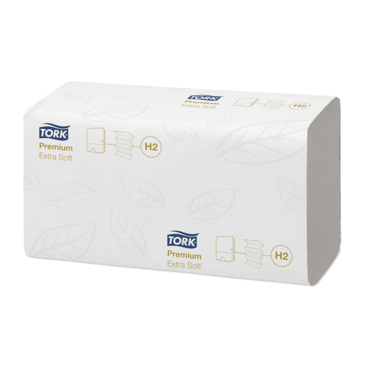 Se prezintă un pachet dreptunghiular de prosoape Tork Xpress® 100297 multifold extra-moi H2, în ambalaj alb cu un model discret de frunze. Cuvintele „Tork Xpress®” și „H2” sunt tipărite în albastru și auriu și reflectă calitatea premium a companiei TORK – Essity Professional Hygiene Germany GmbH.