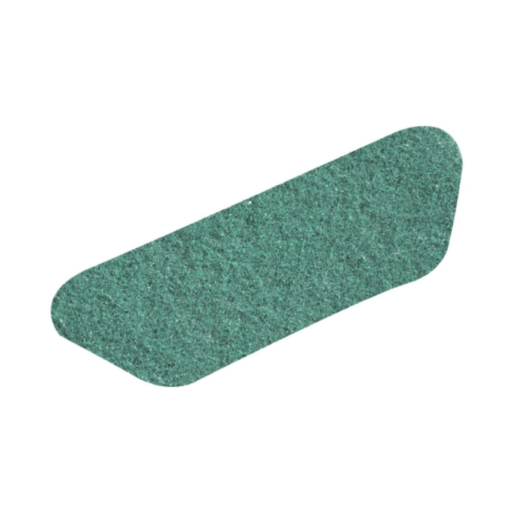 O singură bandă abrazivă Twister S-Pad verde, ovală (45x15cm) de la Diversey Deutschland GmbH & Co. OHG, din pachetul de 2 bucăți „Twister S-Pad Verde“, izolată pe un fundal alb.
