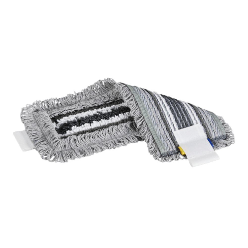 Un cap de mop gri Vileda Professional UltraSpeed Trio de la Vileda GmbH, cu dungi texturate, este așezat plat pe un fundal alb. Marginile cu franjuri și închiderile cu velcro subliniază designul său practic pentru utilizarea cu mânere de mop și conțin tehnologie avansată din microfibră pentru curățare eficientă.