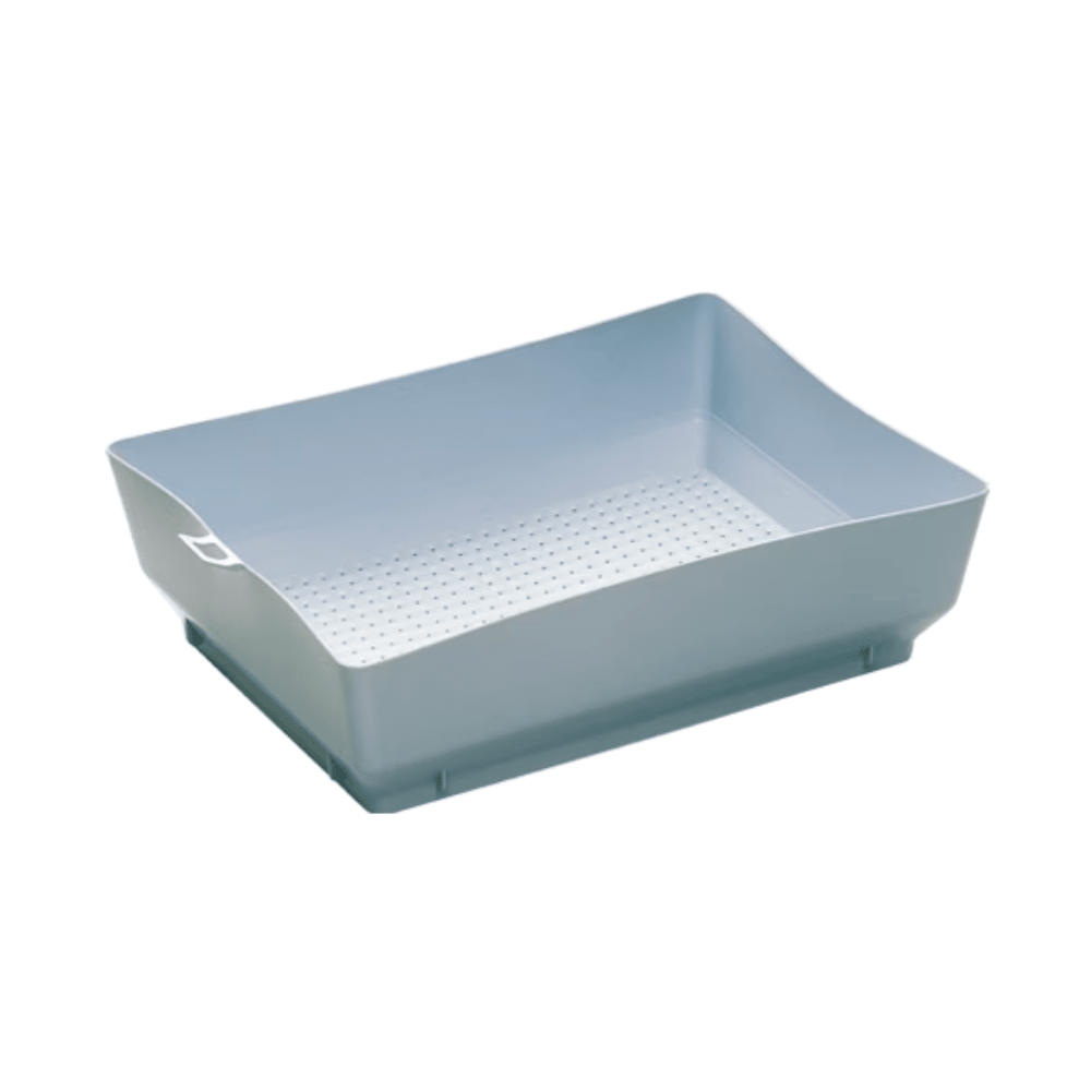 Sita Vileda 444x339x124, oferită de Vileda GmbH, este un recipient dreptunghiular din plastic, de culoare gri deschis, cu laturi ușor curbate și fund perforat. Dispune de un mâner mic pe o parte pentru o manipulare ușoară în setările de control al contaminării.