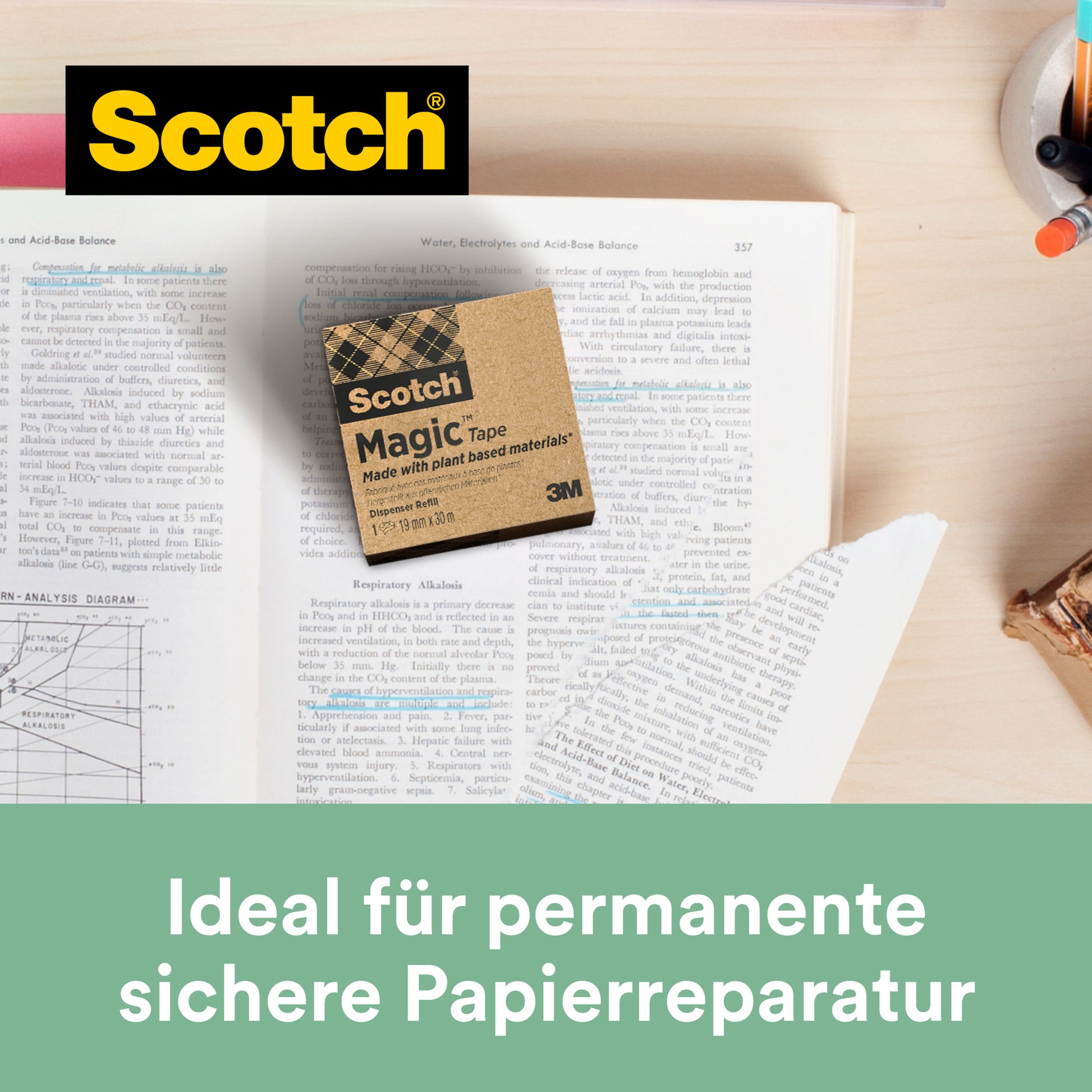 Eine Schachtel Scotch® Magic™ Klebeband 900-1933-9 (19 mm x 33 m, 9 Rollen/Packung) aus 66 % pflanzlichem Klebstoff von 3M Deutschland GmbH liegt auf einem offenen Buch mit Stift und Bleistift. "Ideal für permanente sichere Papierreparatur.