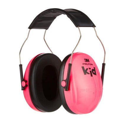Protecția auditivă 3M™ PELTOR™ pentru copii de la 3M Deutschland GmbH: protecție auditivă roz cu perne din spumă negre și bandă de cap căptușită, dezvoltată special pentru protecția auditivă a copiilor.