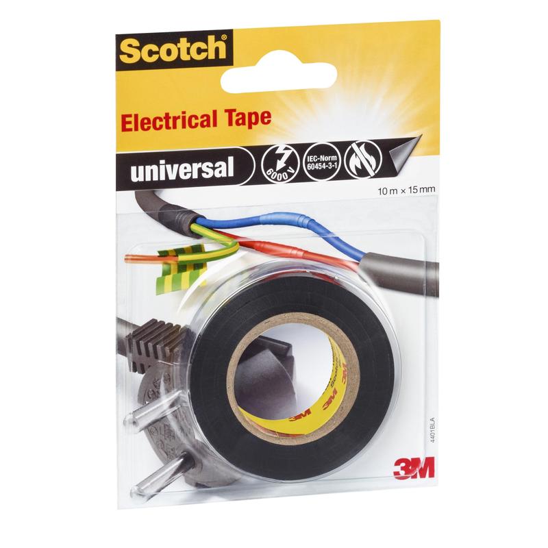 Un ambalaj de bandă izolatoare universală Scotch® (10 m x 15 mm, 1 rolă) de la 3M Deutschland GmbH arată o rolă de bandă adezivă neagră și o ilustrație cu fire înfășurate în bandă adezivă pe un ambalaj galben-roșu cu informații despre produs.
