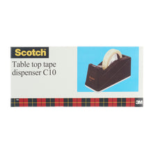 Schachtel für den Scotch™ Tischabroller C10, Schwarz von 3M Deutschland GmbH. Mit Foto des Klebebandabrollers mit Klebeband, Produktname, 3M-Logo unten rechts und Scotch-Branding mit rot-kariertem Muster. 1 Abroller/Packung.