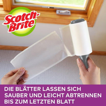 Cineva folosește o rolă de schimb Scotch-Brite™ Everyday Clean (30 de foi, 1/pachet) de la 3M Deutschland GmbH la o fereastră și rupe cu ușurință o foaie folosită. Text german: „Foile se desprind curat și ușor până la ultima foaie.”