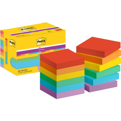 O cutie de Post-it® Super Sticky Notes (47,6 mm x 47,6 mm, 90 foi/bloc, 100% PEFC) de la 3M Deutschland GmbH este ilustrată cu două stive de blocuri pătrate colorate în roșu, portocaliu, galben, verde, albastru și mov.