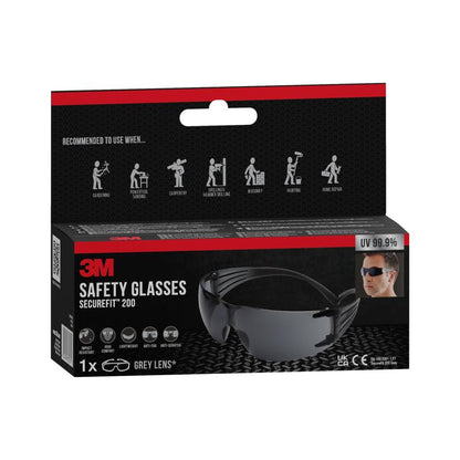 Este reprezentată o cutie cu ochelari de protecție 3M™ SecureFit™ 200 de la 3M Deutschland GmbH. Ambalajul subliniază protecția UV de 99,9% și arată simboluri pentru utilizare în grădină, în tâmplărie și în laborator.