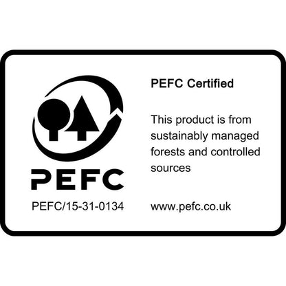 O etichetă PEFC alb-negru pe cuburile Post-it® de la 3M Deutschland GmbH (76 mm x 76 mm, 450 foi, 100% PEFC) certifică faptul că provin din păduri gestionate durabil/surse controlate și conține logo-ul, numărul de certificare și site-ul web.